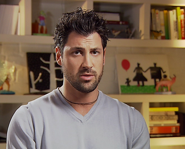 В Сеть попало видео позорного танца Холостяка