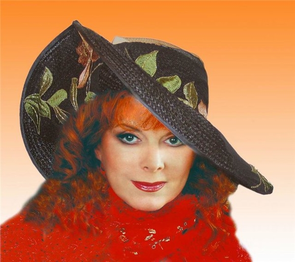 Дочь Клары Новиковой отвернулась от матери-артистки