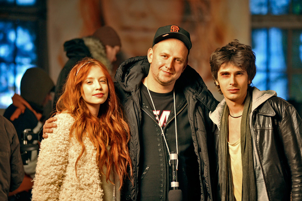 На сьемках клипа группы Время и Стекло, солистка Надя расплакалась