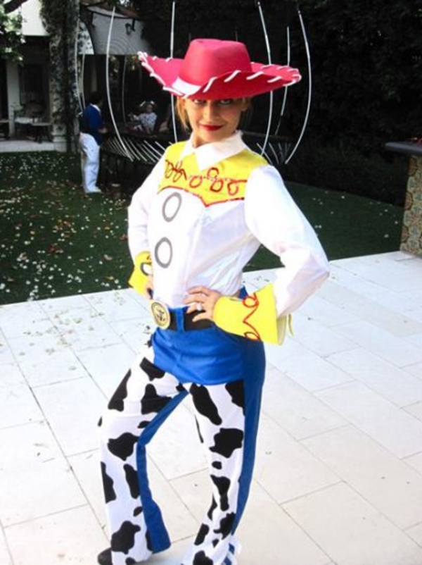 Николь Риччи против распутных платьев