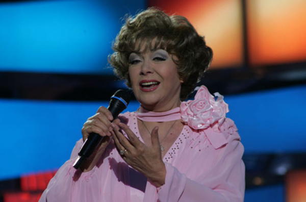 74-летняя Эдита Пьеха выступила в гей-клубе