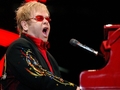 Элтон Джон здоров и едет в Киев