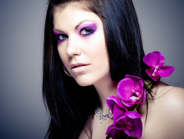 Макияж в фиолетовых тонах подходит всем