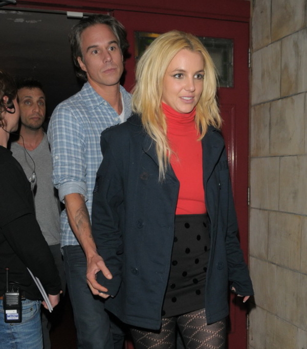 Бритни Спирс выбрала ужасный наряд для похода в театр