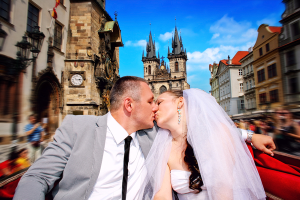 Стоит ли выходить замуж за противного, но богатого