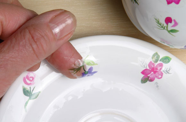 Сделай своими руками: Узор на белом чайном сервизе