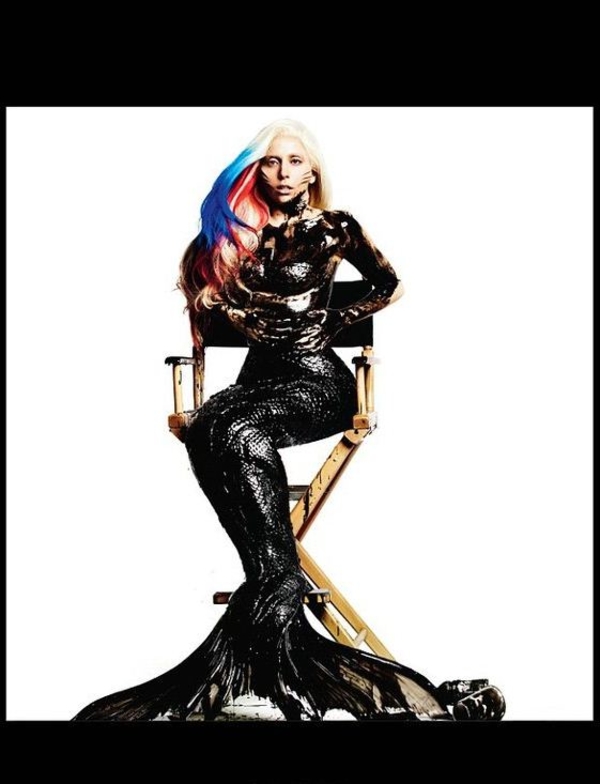 Lady Gaga снялась обнаженной и в рыбьем хвосте