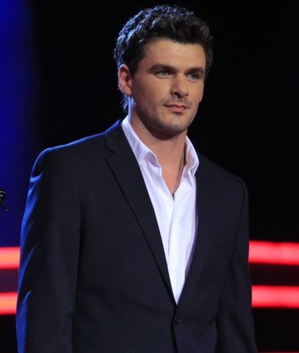 Финалист Голоса страны Арсен Мирзоян вывел в свет жену и детей