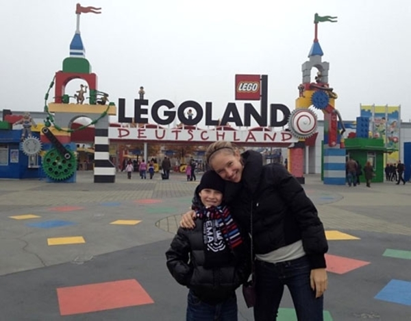 Катя Осадчая старается быть хорошей матерью