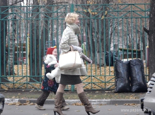 Татьяна Лазарева показала папарацци свою младшенькую