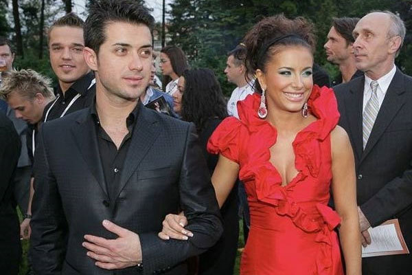 Ани Лорак через российские СМИ опровергла слухи о своем разводе