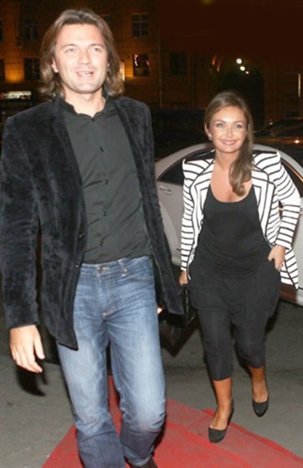 За что Дмитрий Маликов ударил свою супругу?