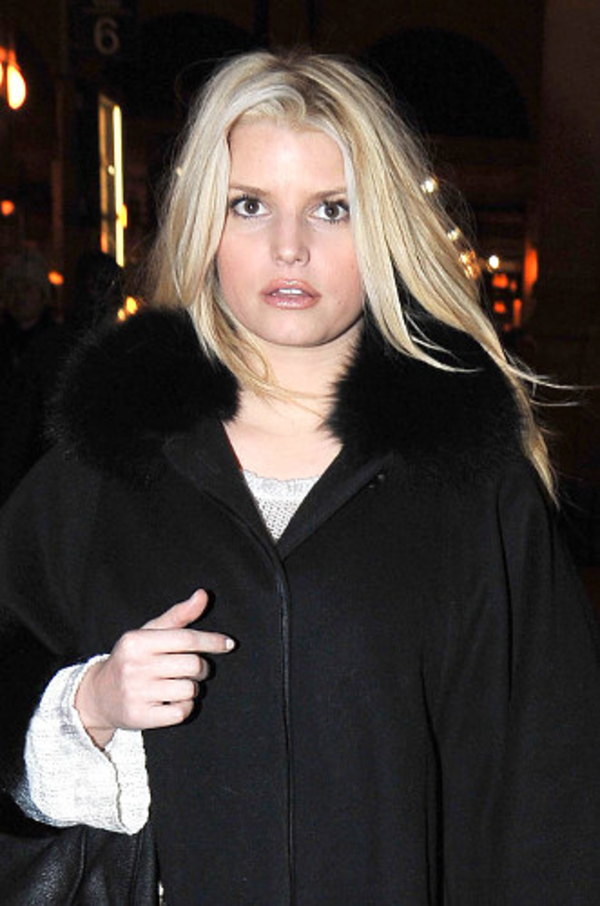 Беременную Джессику Симпсон бросил отец ее ребенка