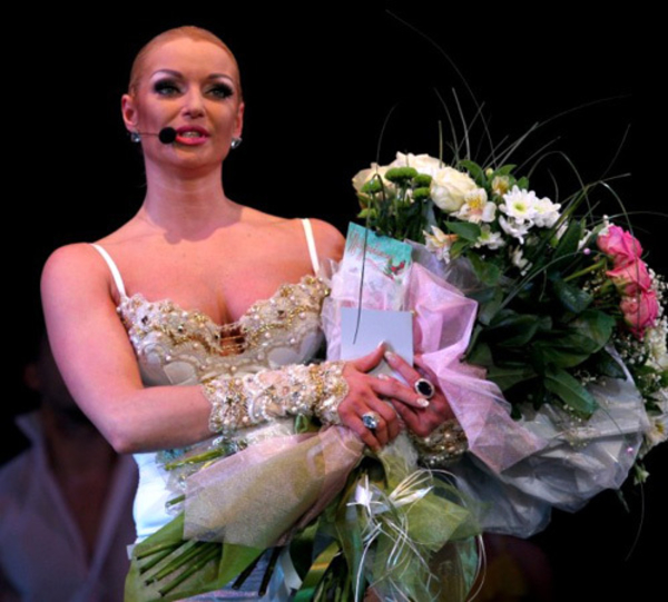 Звезда балета Волочкова показала Донецку свои возможности