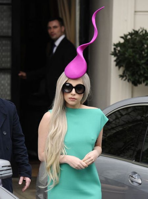 Lady Gaga одела на голову сперматозоид