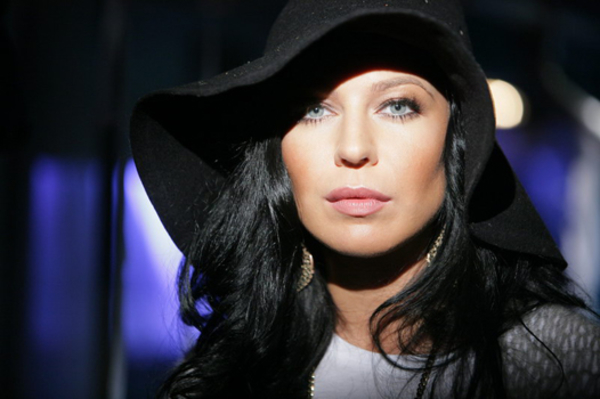 Елку уличили в плагиате