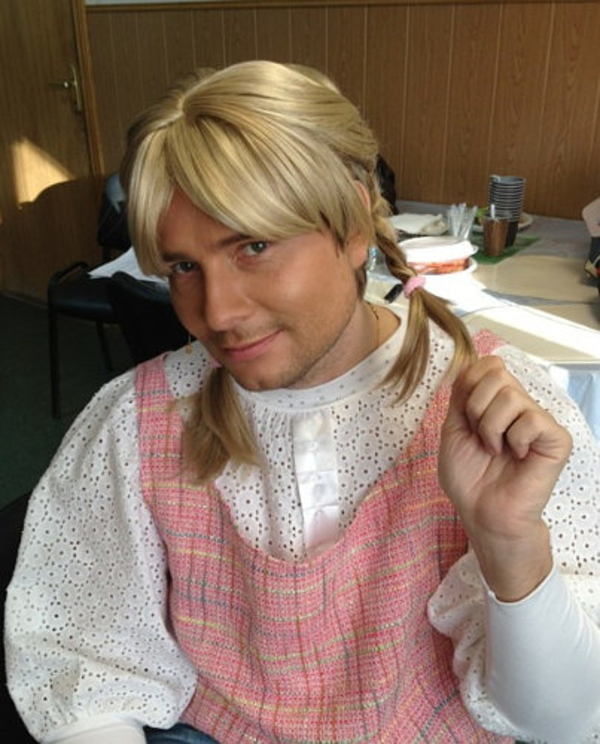 Басков и Галкин нарядились в девочек