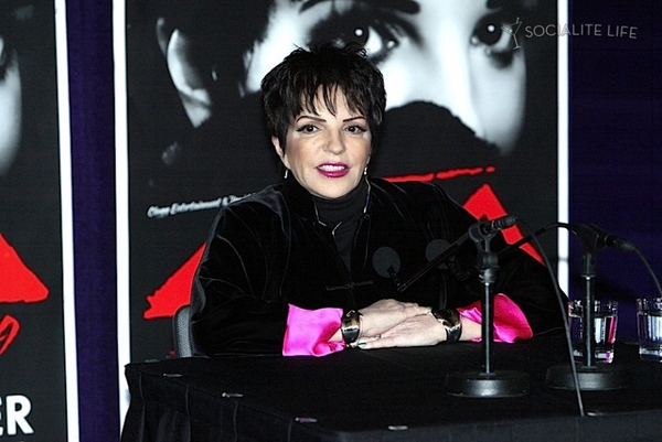 Лайза Минелли наткнулась на своего песика и сломала ногу