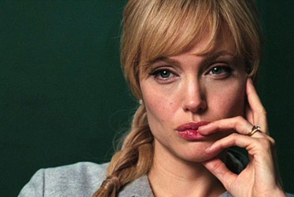 Анджелина Джоли превратилась в настоящий скелет