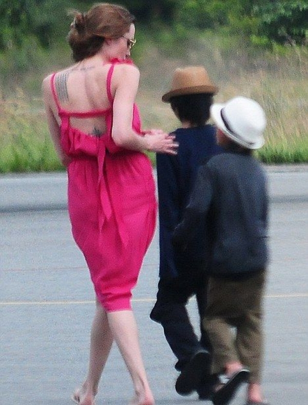 Анджелина Джоли превратилась в настоящий скелет