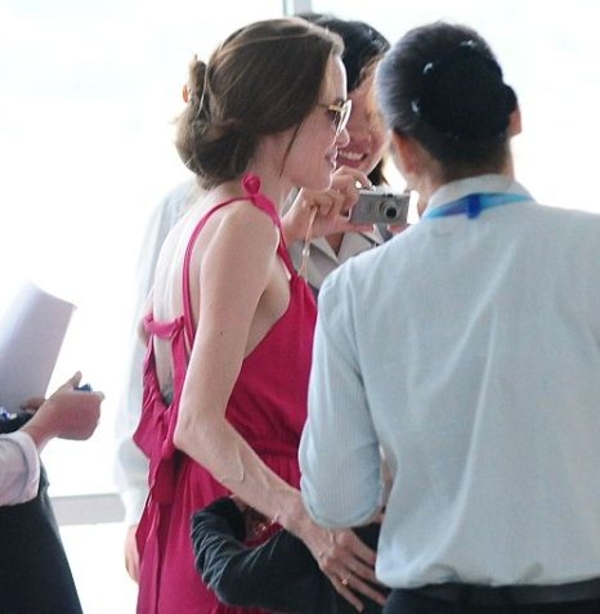 Анджелина Джоли превратилась в настоящий скелет