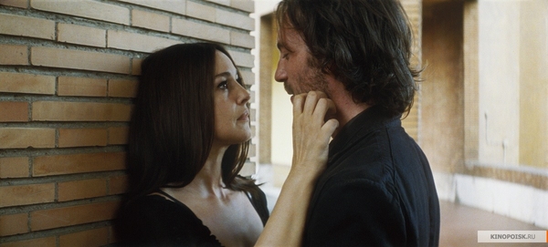 Моника Белуччи снова обнажилась