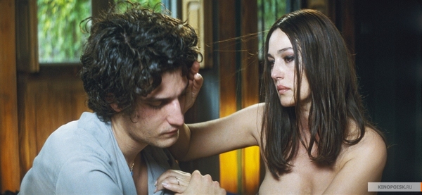 Моника Белуччи снова обнажилась