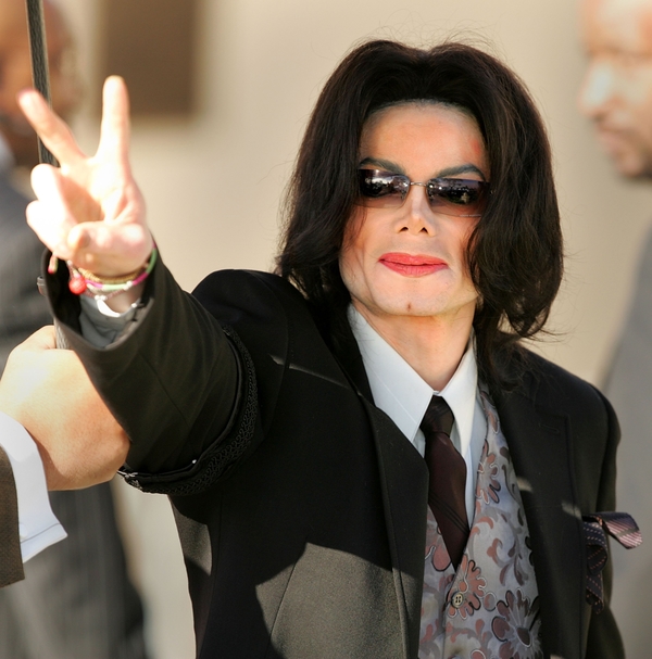 На смерти Майкла Джексона до сих пытаются заработать