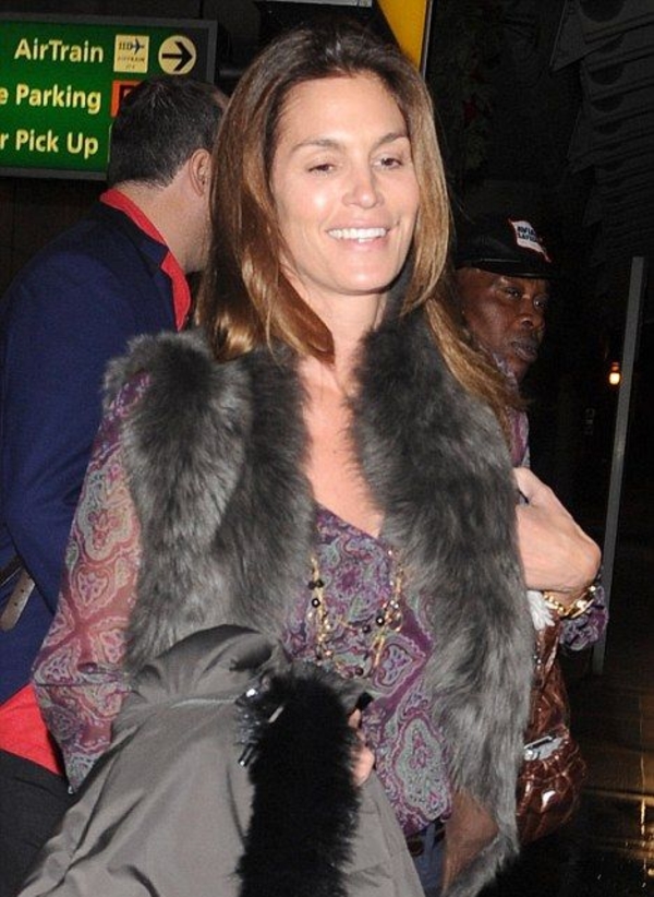 45-летняя Синди Кроуфорд показалась без макияжа