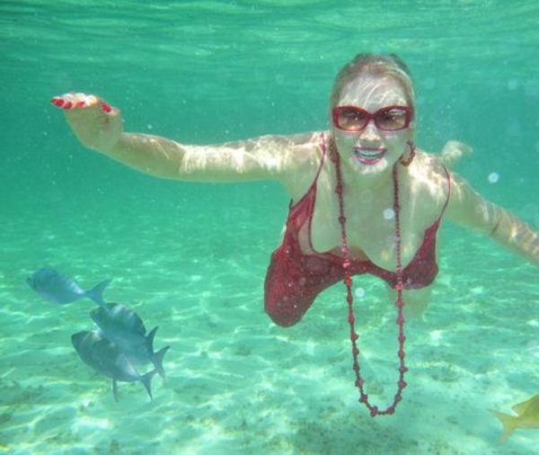 Лена Ленина снялась обнаженной под водой