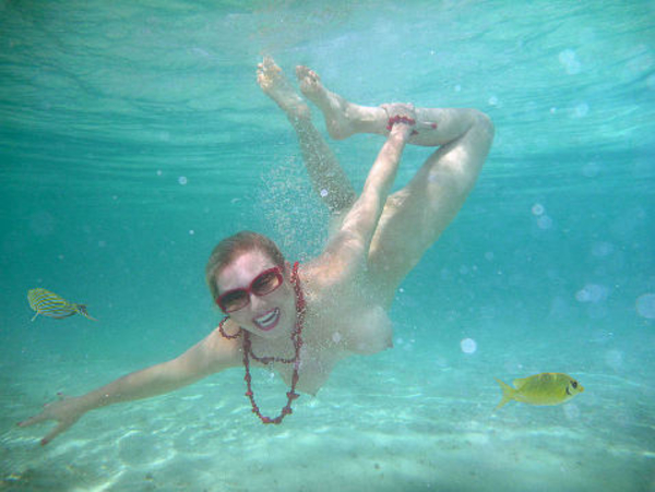 Лена Ленина снялась обнаженной под водой