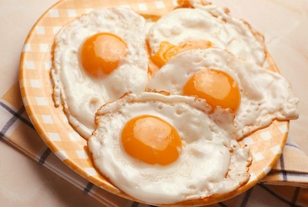 Как приготовить 5 видов яичницы (ВИДЕО)