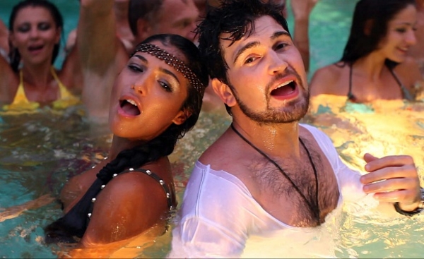 Соблазнительная Санта Димопулос в клипе Бондарчука