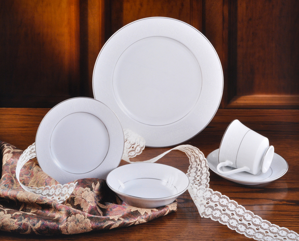 Как выбрать праздничный сервиз?