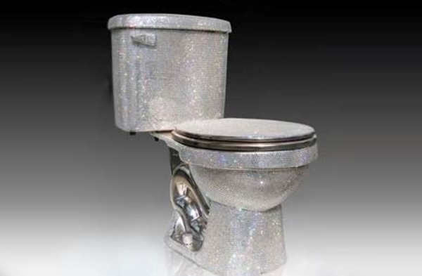 Унитаз за $130 000: Японцы использовали камни Swarovski