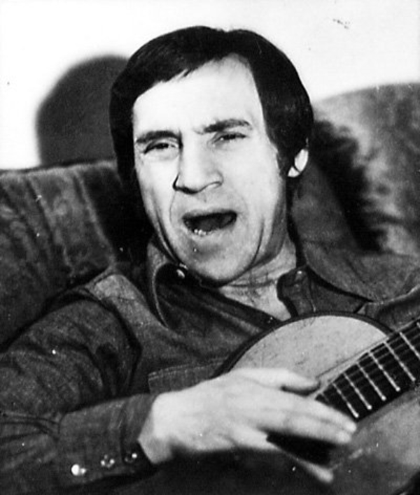 Новый скандал вокруг фильма о Высоцком: его уберегают от пиратов