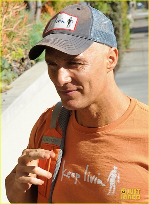 Мэтью Макконахи побрился налысо