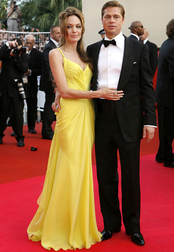 Джоли подарила Питту на день рождения попугая за $20