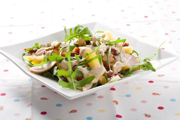 ТОП-3 рецепта салата из курицы на Новый год