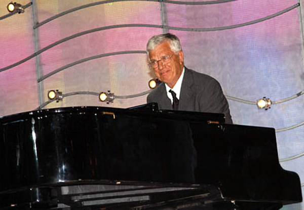 Скандал: Из-за песни Паулса поссорились Азиза и Вайкуле