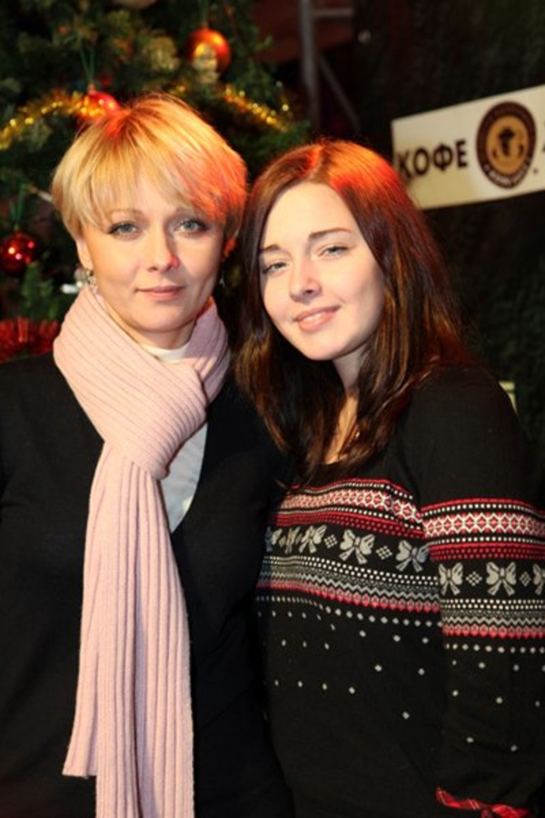 Леонид Ярмольник и Дарья Повереннова вывели в свет своих дочек