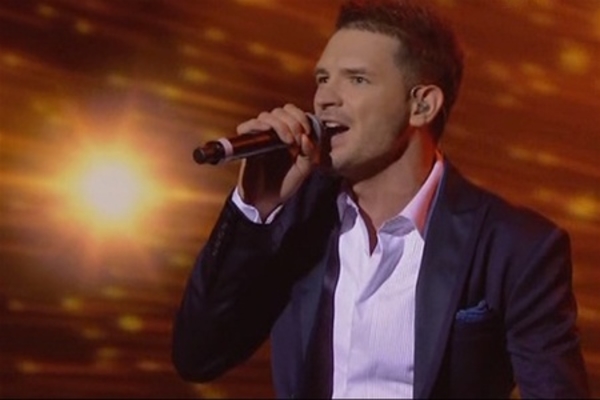 В шоу Х-фактор 2 победил Виктор Романченко