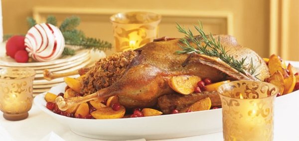 Как приготовить рождественского гуся с яблоками (ВИДЕО)