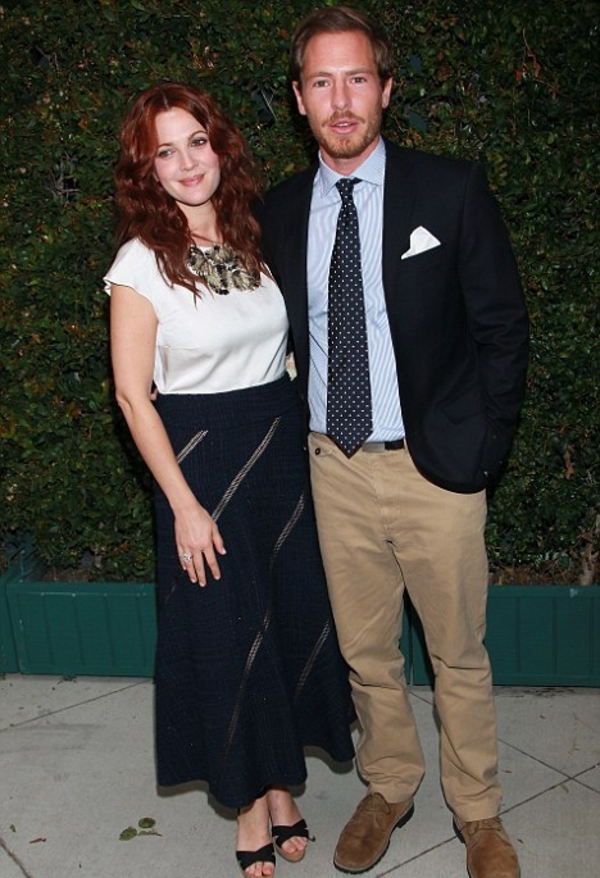 Звезда Ангелов Чарли обручилась в третий раз