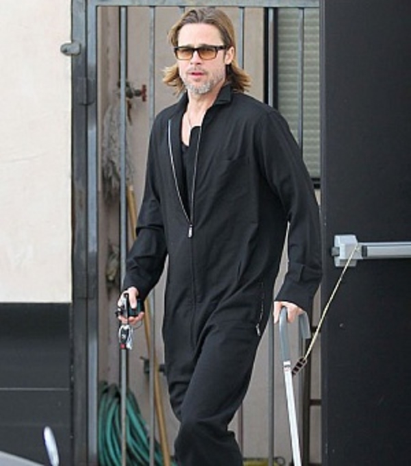 Брэд Питт травмировал ногу