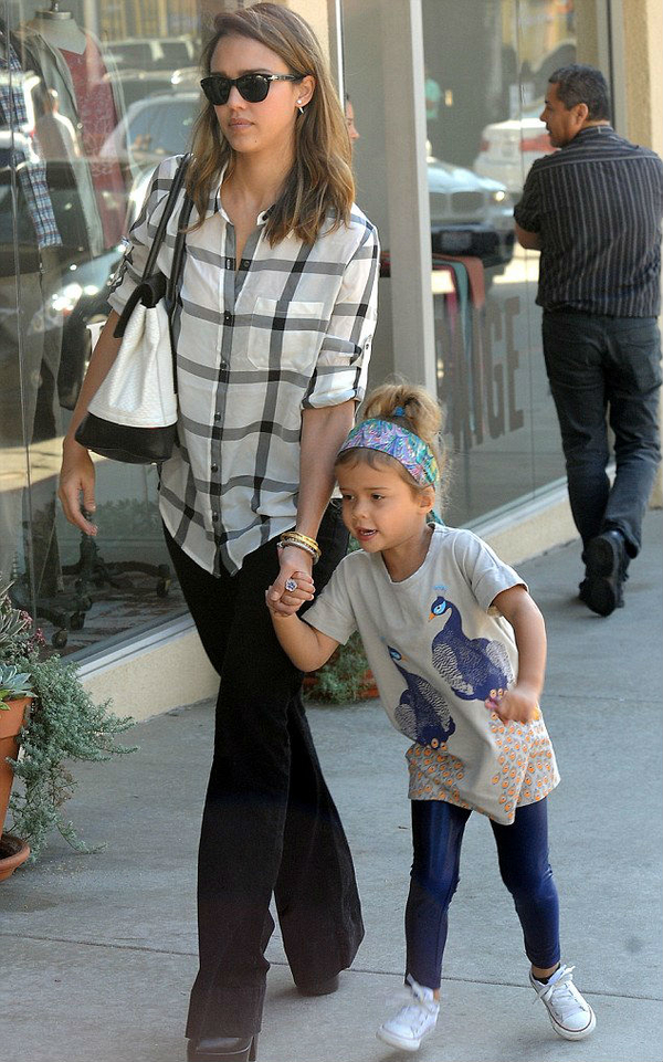 Битва джинсов: Джессика Альба против Хайди Клум