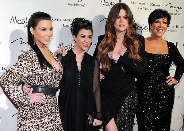 Скандал в семье Кардашян: Хлоя – не родная сестра Ким