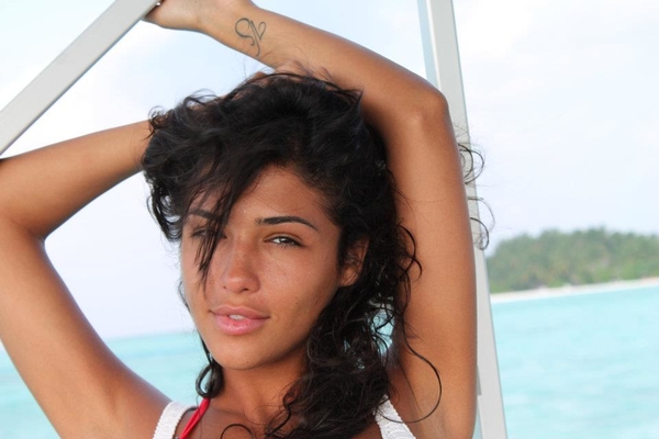 Санта Димопулос сделала на теле тату в знак любви