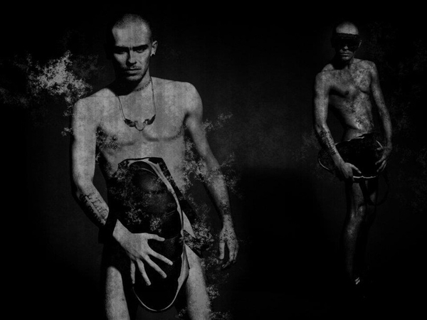 Участники группы KAZAKY снялись обнаженными