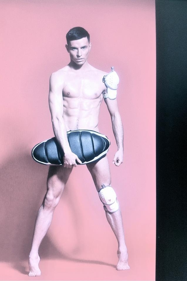 Участники группы KAZAKY снялись обнаженными